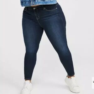 Torrid bombshell skinny Jeans